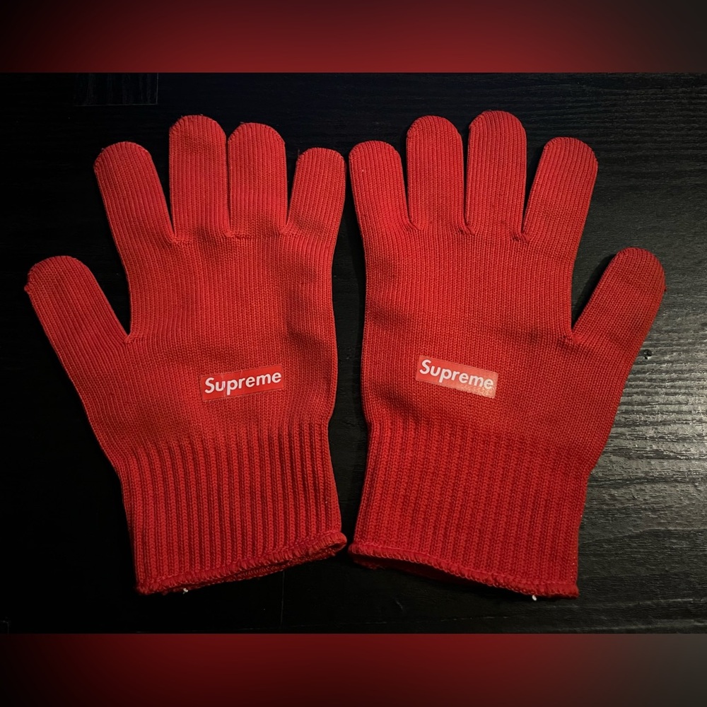 Supreme Vibrant Red Knit Gloves